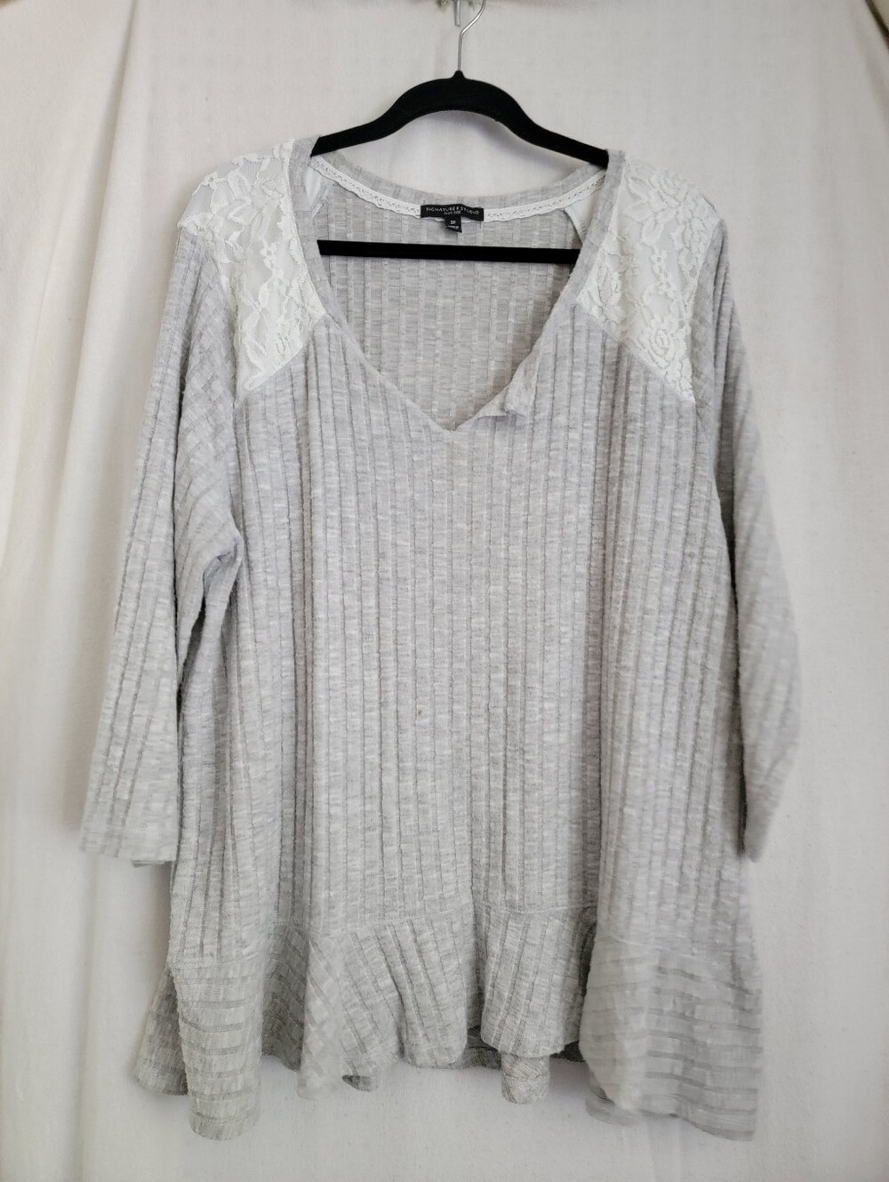 Signature Studio Light Gray Ribbed V-Neck Tunic with Lace Shoulders